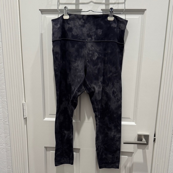 Black Tie-Dye Align Leggings - Picture 3 of 5